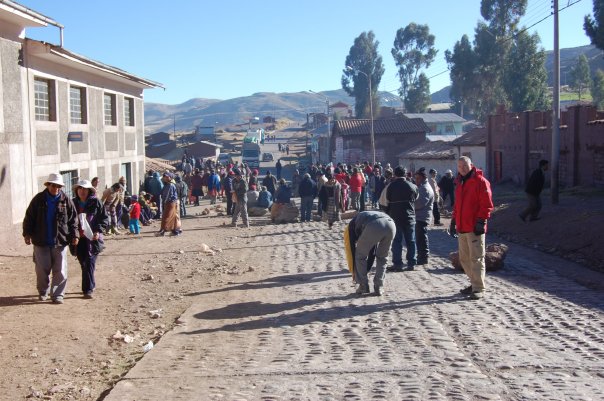 Protestors on a road from Puno to Cusco.